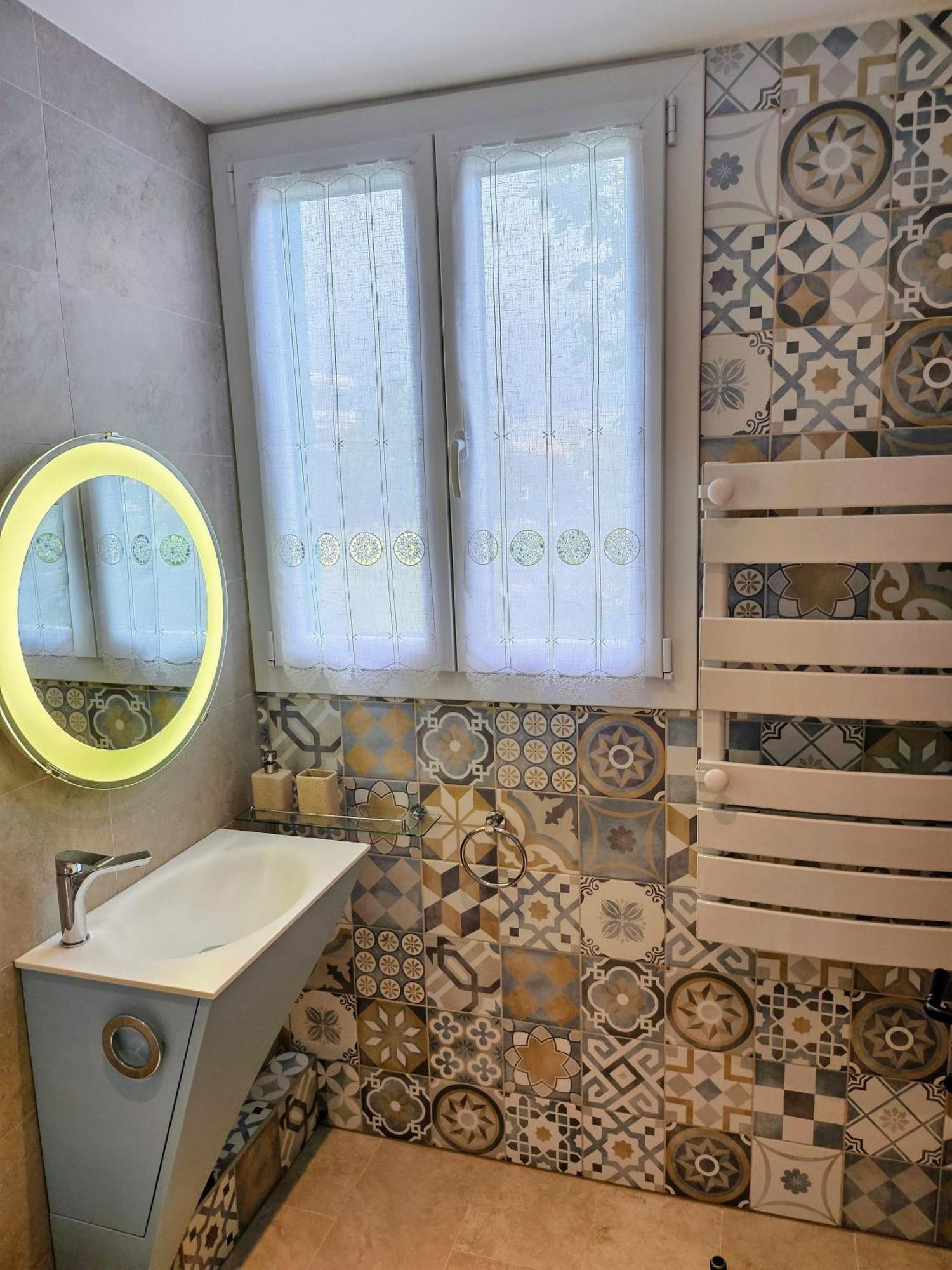 Charmant Studio Pres De La Plage Avec Jacuzzi Et Terrasse Privative Villeneuve-Loubet Exterior foto