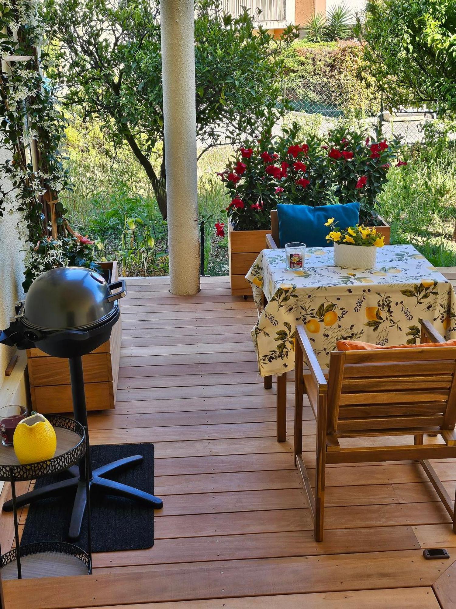 Charmant Studio Pres De La Plage Avec Jacuzzi Et Terrasse Privative Villeneuve-Loubet Exterior foto
