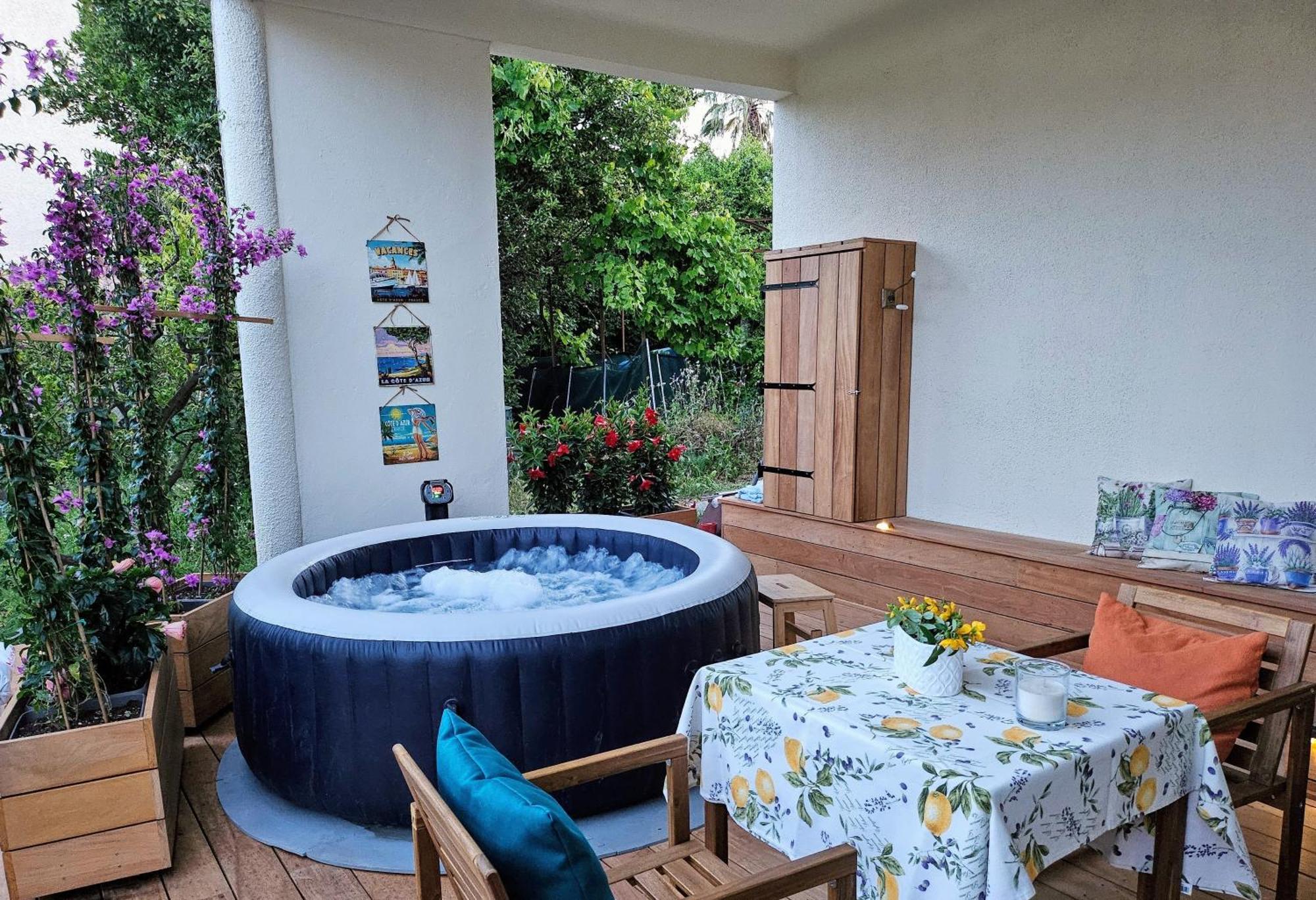 Charmant Studio Pres De La Plage Avec Jacuzzi Et Terrasse Privative Villeneuve-Loubet Exterior foto